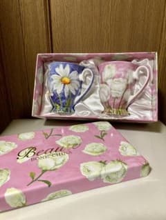 Beaute Bone China ボーンチャイナ 花柄カップセット ピンク 青のサムネイル