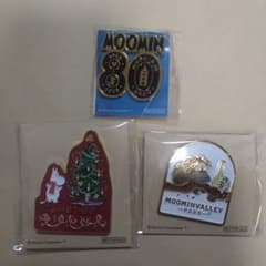 ムーミン 80周年ブラック　クリスマス ピンバッジ セット ムーミン 80周年ブラック クリスマス ピンバッジ セット - メルカリ