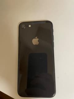 iPhone8 黒　auのサムネイル