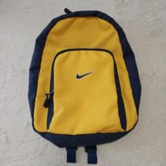 Nike (ナイキ)イエロー ネイビー リュック キッズ用、遠足などに！のサムネイル