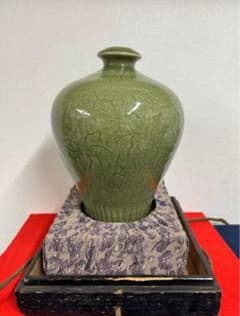 中国古美術 宋時代龍泉窯青磁梅花 瓶・阴刻・共箱 - メルカリ