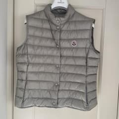 MONCLER グレー ダウンベスト　サイズ5のサムネイル