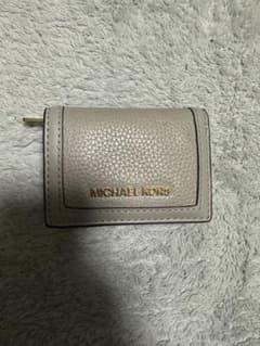MICHAEL KORS グレー 三つ折り財布 最終値下げ‼️のサムネイル