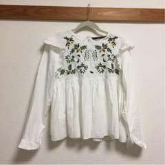 zara 刺繍ブラウスのサムネイル