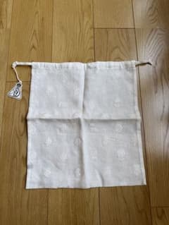R&D.M.Co- リネン刺繍巾着袋　※商品写真追加 R&D.M.Co- リネン刺繍巾着袋 ※商品写真追加 - メルカリ