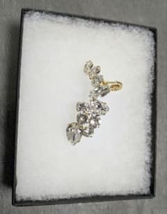 VENdOMEAOYAMA クリスティーヌ　プラチナ　ダイヤピアス　※片耳　美品 APVA2459__DI ダイヤモンド クリスティーヌ ピアス｜ピアス