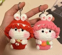 カラフルうさぎのあみぐるみキーホルダー　セット2個のサムネイル