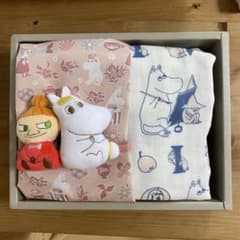 【専用】ムーミン　ガーゼおくるみ　リストラトル　お食事ビブ　出産祝いのサムネイル