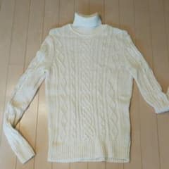 無印良品タートルネックニット Mのサムネイル