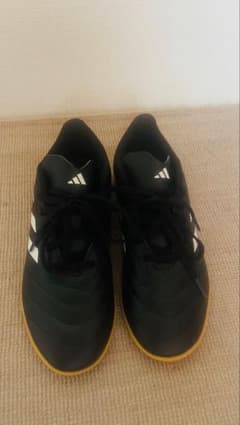 adidas フットサルシューズ ブラック ホワイトのサムネイル