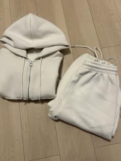 GU パフスウェット フルジップパーカ＆バギーパンツ セットアップ ナチュラルのサムネイル
