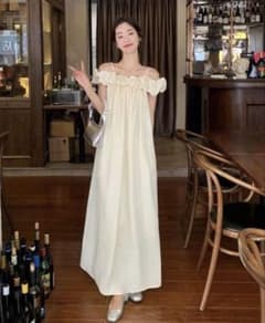 SHEIN オフショルダー フリル ロングワンピース アイボリーのサムネイル