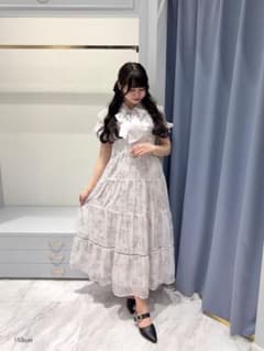 evelyn 花柄ワンピース ラメフリルのサムネイル