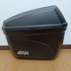 GIVI E22 パニアケース 新品内溝キー交換済 右側のみ - メルカリ