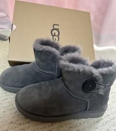 アグ　ベイリーボタン　7 UGGのサムネイル