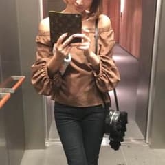 フレイアイディー オフショルギャザーブラウスのサムネイル
