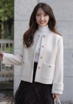 アプワイザーリッシェの金ボタンノーカラーショートコート 白 M