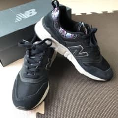 Ri-n様専用ニューバランス スニーカー CW997H花柄　24.5cmのサムネイル