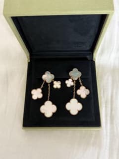 Van Cleef & Arpels マジックアルハンブラ 4モチーフ ピアスのサムネイル