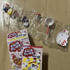 サンリオキティ お料理だいすき！ ミニチュアわくわくデザートのサムネイル