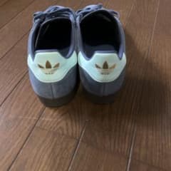 adidasのサムネイル