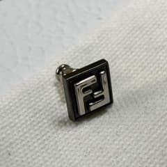 ［美品］FENDI フェンディ　FFロゴ　シングルピアス　ダークルテニウム 美品］FENDI フェンディ FFロゴ シングルピアス ダーク