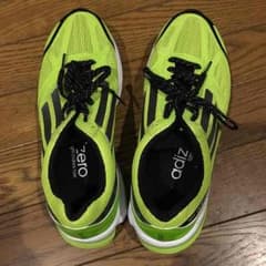 adidasのランニングシューズのサムネイル