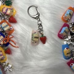 【現品】ネイルチップキーホルダー ケーキ イチゴ キーホルダーのサムネイル