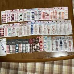 貼るだけネイルシール未使用品54セットのサムネイル