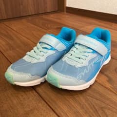 【新品未使用】瞬足 スニーカー 19cm キッズ/男の子/女の子のサムネイル