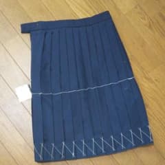 女子高校生 制服 スカート 紺のサムネイル