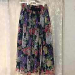 専用です！アンドクチュール　花柄スカートのサムネイル