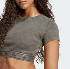 i*u様 adidas グレー クロップドTシャツ Mのサムネイル