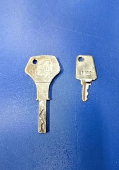 パチンコ パチスロ 台鍵 メンテナンス用 鍵セット まとめ売３８本込みおまけ パチンコ パチスロ 台鍵 設定キーセット 鬼武者 バイオハザード
