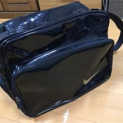 なり様専用    エナメルバッグのサムネイル