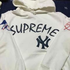 supreme NYYankees ロゴパーカーのサムネイル