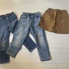 キッズ服　まとめ売り♪デニムパンツ2本とスカートのセット(110㎝)のサムネイル
