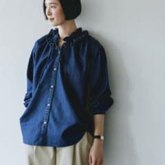北欧、暮らしの道具店 技ありフリルのデニムブラウス インディゴブルー