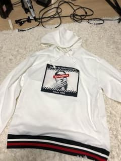 パーカーとピエロジャケットのサムネイル