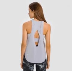 alo yoga トップス 新品のサムネイル