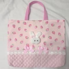 いちご　うさぎ　ピンク　リボン　レッスンバック　ゆめかわ　ぬいぐるみのサムネイル