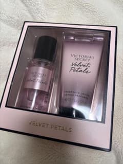 Victoria's Secret Velvet Petals セットのサムネイル