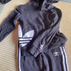 adidasセットアップ。シワになっていますがあまり着ていません。のサムネイル