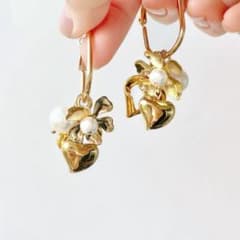 ハートとお花のカスタムチャンキーフープピアス/イヤリングのサムネイル