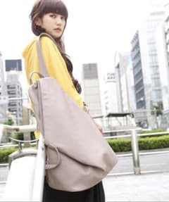 マット ベージュ リュックのサムネイル