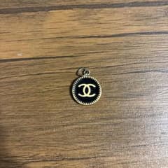 CHANEL ココマーク ラウンド チャーム ゴールド ブラックのサムネイル