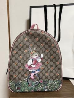 GUCCI 大人気❤️大容量収納　ヒグチユウコリュック　キャンパス柄のサムネイル