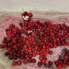 さくらんぼ デコレーションパーツ 大量セット　花瓶一つ付きのサムネイル