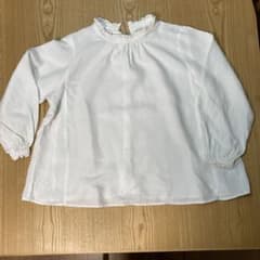 ネストローブのブラウスのサムネイル