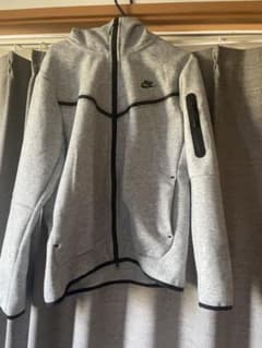 NIKEテックフリースのサムネイル